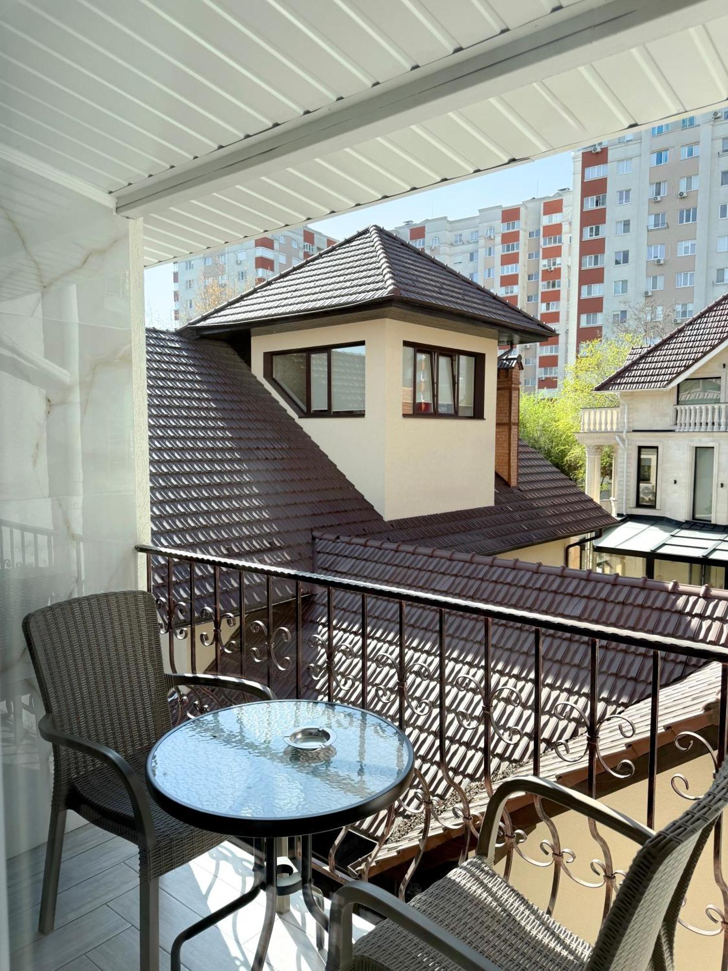 Hotel Kalyan & Spa Chisináu Exterior foto